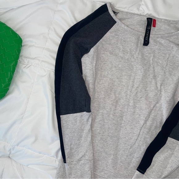 MPG Crewneck with color block sleeves - Picture 3 of 4